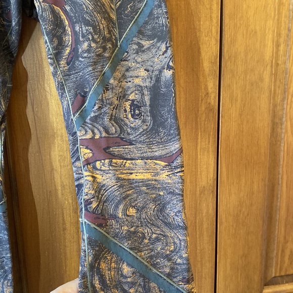 RARE LULULEMON LAB Esker tights size 10, reflective strips, Lava print, Luxtreme - Picture 4 of 10